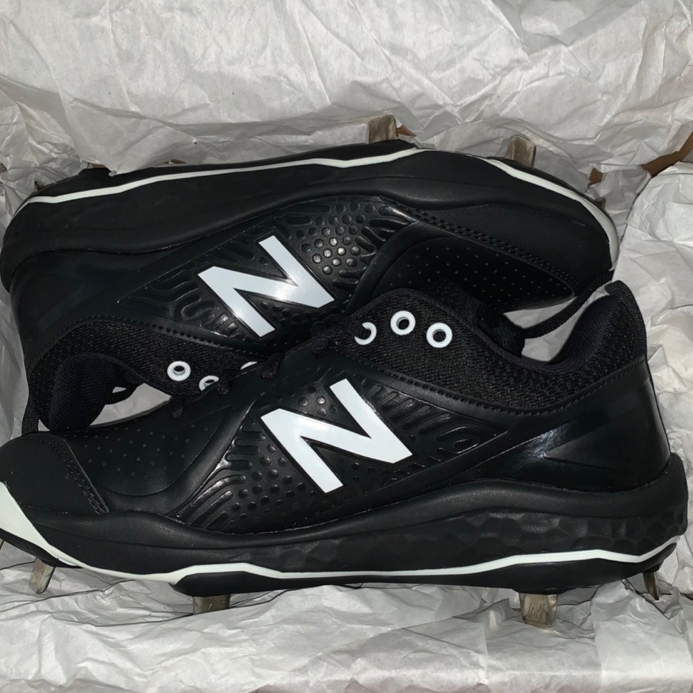 New Balance Fresh Foam Velo 2 Metal Cleats